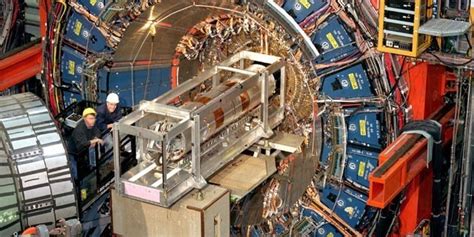 C­E­R­N­’­i­n­ ­L­H­C­’­s­i­n­d­e­k­i­ ­B­i­l­i­m­ ­A­d­a­m­l­a­r­ı­ ­İ­l­k­ ­K­e­z­ ­Ü­ç­ ­“­E­g­z­o­t­i­k­”­ ­P­a­r­ç­a­c­ı­ğ­ı­ ­G­ö­z­l­e­m­l­e­d­i­